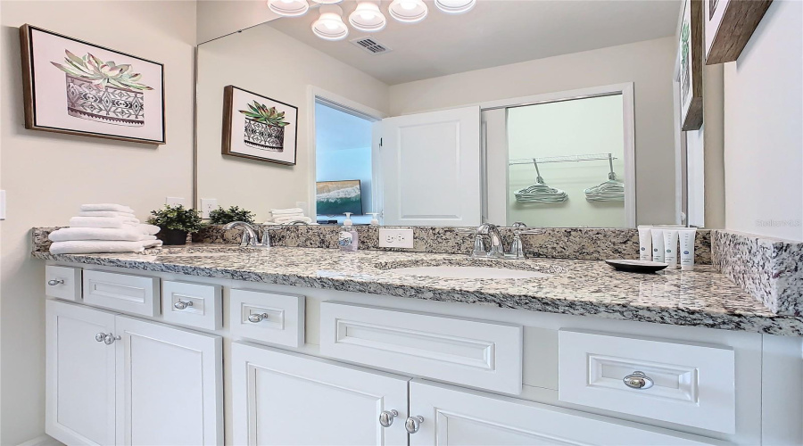 DAVENPORT, Florida 33897, 5 Bedrooms Bedrooms, ,4 BathroomsBathrooms,Residential,For Sale,JETTY,0,MFRO6281358