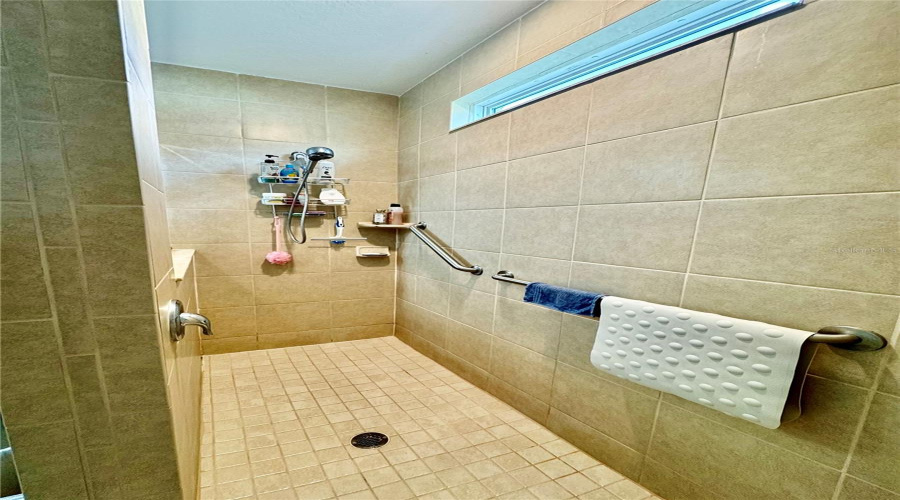 DAVENPORT, Florida 33837, 4 Bedrooms Bedrooms, ,3 BathroomsBathrooms,Residential,For Sale,CAMBRIA GROVE,0,MFRL4954752