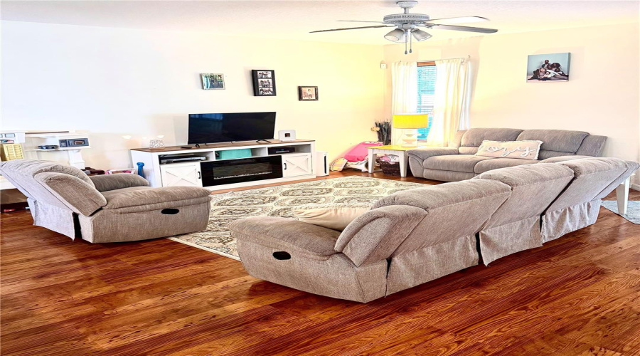 KISSIMMEE, Florida 34746, 3 Bedrooms Bedrooms, ,2 BathroomsBathrooms,Residential,For Sale,THE OAKS,0,MFRS5131600