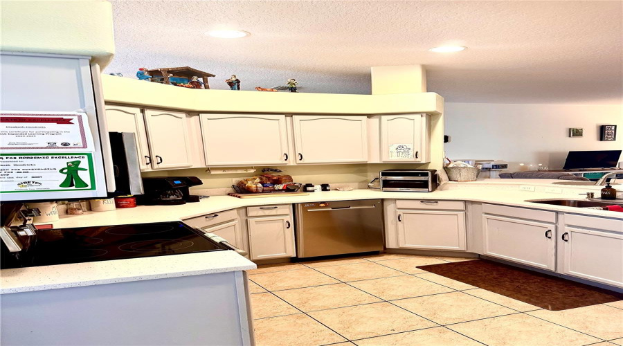 KISSIMMEE, Florida 34746, 3 Bedrooms Bedrooms, ,2 BathroomsBathrooms,Residential,For Sale,THE OAKS,0,MFRS5131600
