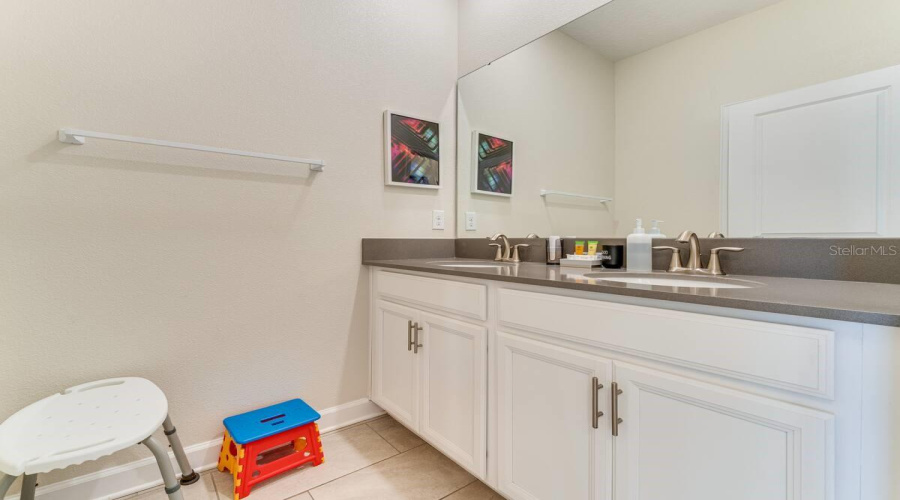 KISSIMMEE, Florida 34746, 5 Bedrooms Bedrooms, ,4 BathroomsBathrooms,Residential,For Sale,SIMILE,0,MFRO6330348