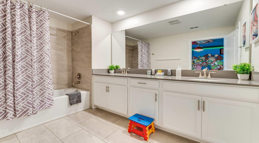 KISSIMMEE, Florida 34746, 5 Bedrooms Bedrooms, ,4 BathroomsBathrooms,Residential,For Sale,SIMILE,0,MFRO6330348