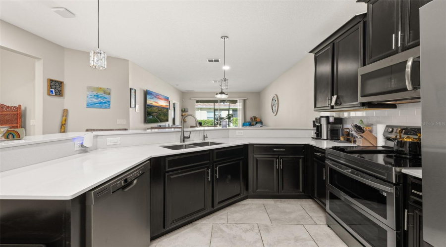 DAVENPORT, Florida 33896, 2 Bedrooms Bedrooms, ,2 BathroomsBathrooms,Residential,For Sale,BLACKWOLF RUN,0,MFRO6325481