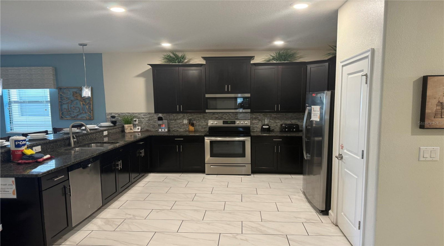 DAVENPORT, Florida 33896, 8 Bedrooms Bedrooms, ,5 BathroomsBathrooms,Residential,For Sale,SCRAMBLE,0,MFRS5119503