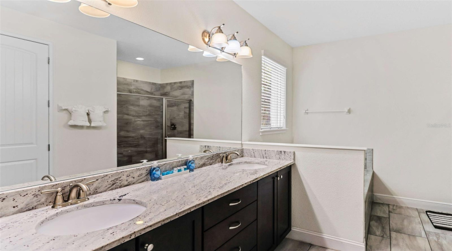 KISSIMMEE, Florida 34747, 9 Bedrooms Bedrooms, ,8 BathroomsBathrooms,Residential,For Sale,CLAWSON,0,MFRO6330593
