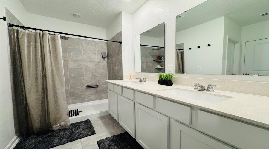 KISSIMMEE, Florida 34746, 3 Bedrooms Bedrooms, ,2 BathroomsBathrooms,Residential,For Sale,TWISTED TWIG,0,MFRO6322472