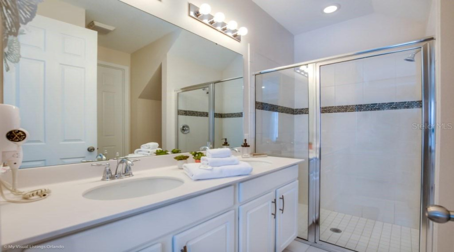 KISSIMMEE, Florida 34747, 5 Bedrooms Bedrooms, ,4 BathroomsBathrooms,Residential,For Sale,CAREY PALM,0,MFRO6330330