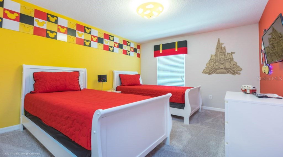 KISSIMMEE, Florida 34747, 5 Bedrooms Bedrooms, ,4 BathroomsBathrooms,Residential,For Sale,CAREY PALM,0,MFRO6330330