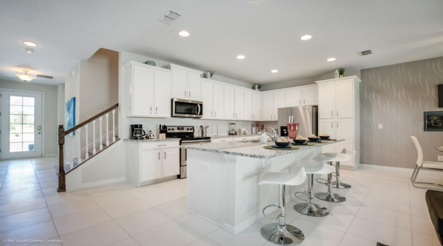 KISSIMMEE, Florida 34747, 5 Bedrooms Bedrooms, ,4 BathroomsBathrooms,Residential,For Sale,CAREY PALM,0,MFRO6330330