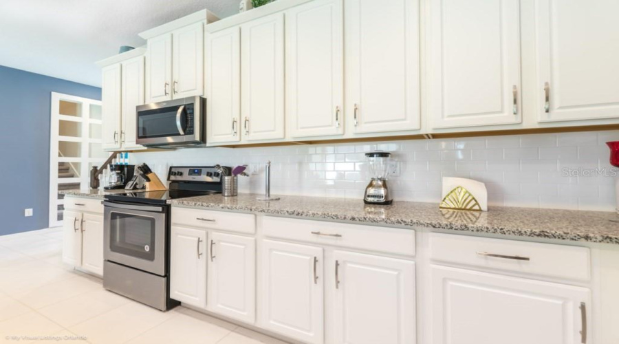 KISSIMMEE, Florida 34747, 5 Bedrooms Bedrooms, ,4 BathroomsBathrooms,Residential,For Sale,CAREY PALM,0,MFRO6330330