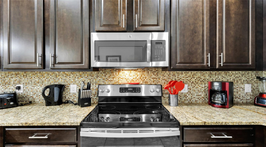 kitchen - Stove/Microwave