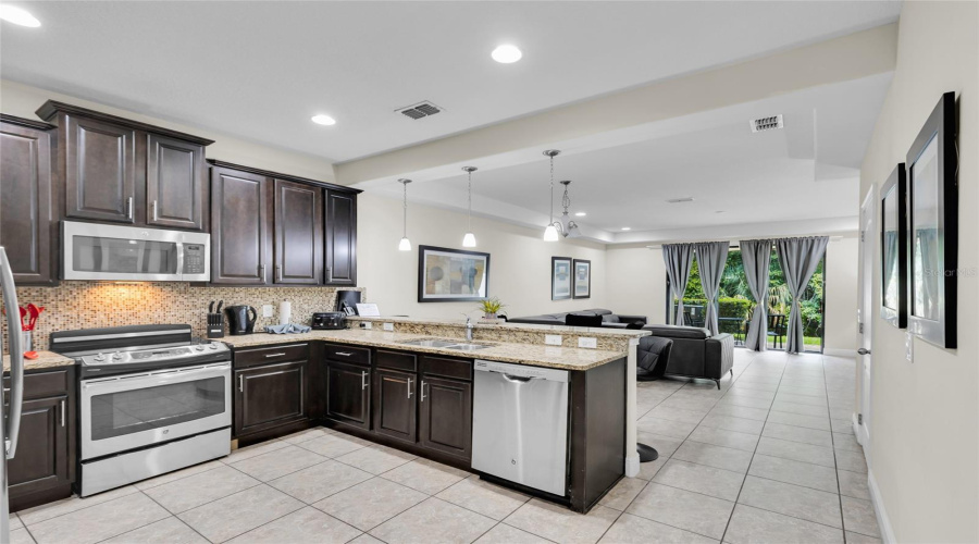 DAVENPORT, Florida 33896, 3 Bedrooms Bedrooms, ,2 BathroomsBathrooms,Residential,For Sale,ROSEVILLE,0,MFRS5131620