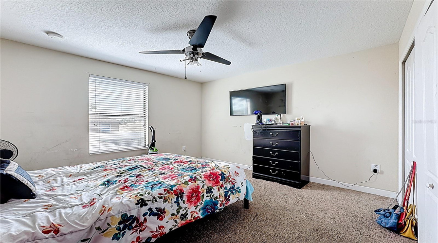 DAVENPORT, Florida 33896, 5 Bedrooms Bedrooms, ,3 BathroomsBathrooms,Residential,For Sale,SEA PINES,0,MFRO6328857