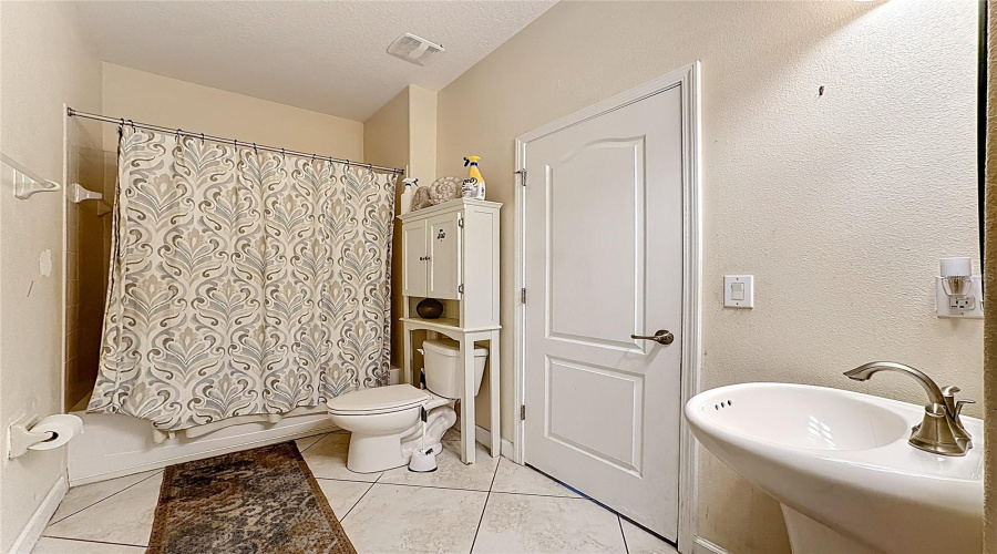 DAVENPORT, Florida 33896, 5 Bedrooms Bedrooms, ,3 BathroomsBathrooms,Residential,For Sale,SEA PINES,0,MFRO6328857