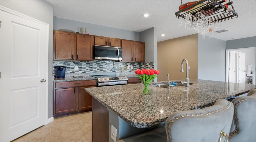 DAVENPORT, Florida 33837, 4 Bedrooms Bedrooms, ,2 BathroomsBathrooms,Residential,For Sale,FIDDLEWOOD,0,MFRO6330923
