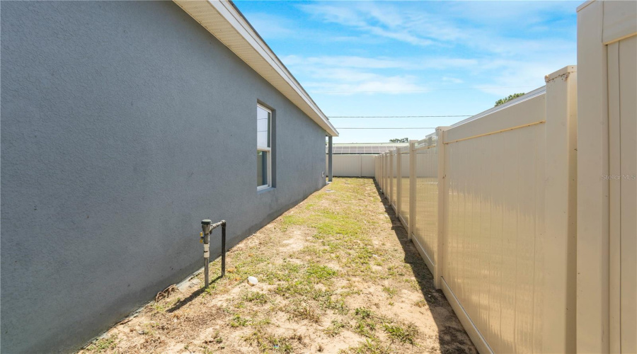DAVENPORT, Florida 33837, 4 Bedrooms Bedrooms, ,2 BathroomsBathrooms,Residential,For Sale,FIDDLEWOOD,0,MFRO6330923