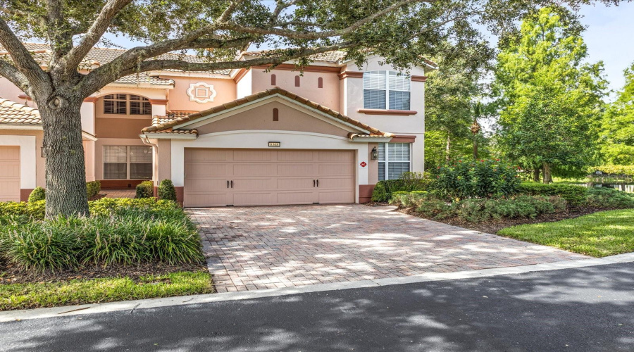 DAVENPORT, Florida 33896, 3 Bedrooms Bedrooms, ,2 BathroomsBathrooms,Residential,For Sale,RIVERDALE,0,MFRO6329992