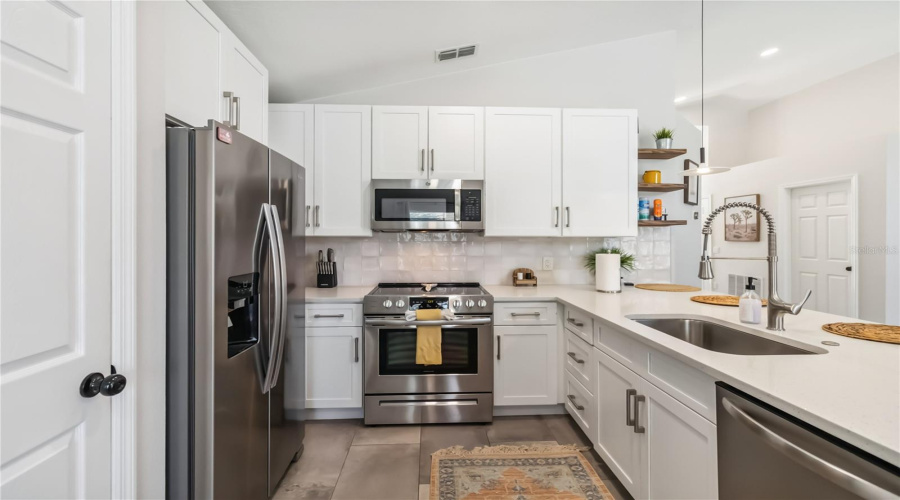 KISSIMMEE, Florida 34746, 3 Bedrooms Bedrooms, ,2 BathroomsBathrooms,Residential,For Sale,CUMBRIAN LAKES,0,MFRR4909643