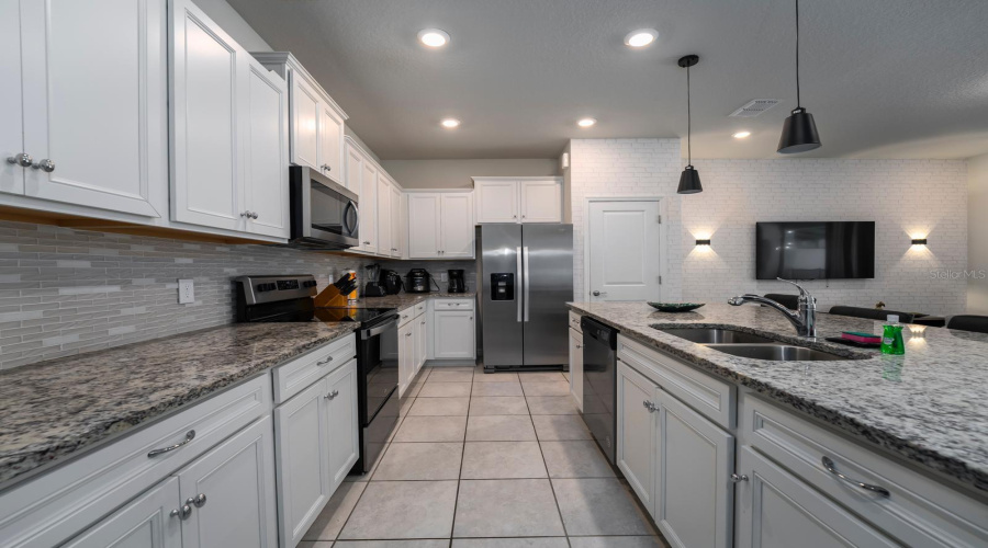DAVENPORT, Florida 33897, 3 Bedrooms Bedrooms, ,4 BathroomsBathrooms,Residential,For Sale,JETTY,0,MFRO6331094