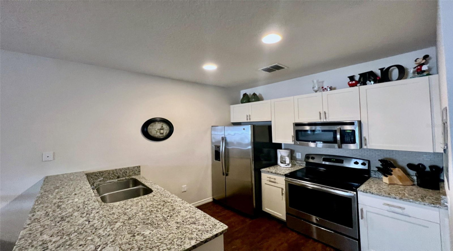 KISSIMMEE, Florida 34746, 3 Bedrooms Bedrooms, ,2 BathroomsBathrooms,Residential,For Sale,EDENSHIRE,0,MFRO6331083