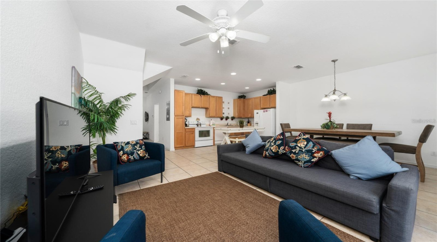 KISSIMMEE, Florida 34746, 4 Bedrooms Bedrooms, ,3 BathroomsBathrooms,Residential,For Sale,CARAVELLE CIR,0,MFRO6331370