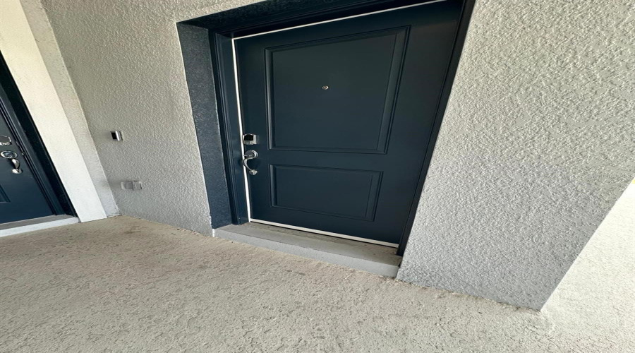 Independent entrance door to the annex.