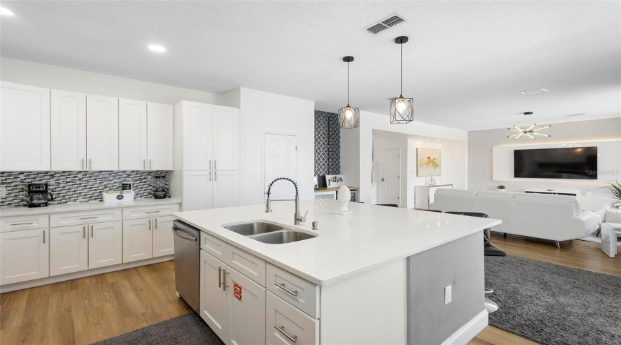 KISSIMMEE, Florida 34746, 6 Bedrooms Bedrooms, ,3 BathroomsBathrooms,Residential,For Sale,PHILADELPHIA,0,MFRO6190343