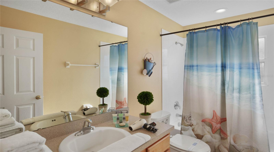 DAVENPORT, Florida 33837, 6 Bedrooms Bedrooms, ,5 BathroomsBathrooms,Residential,For Sale,RUBINO,0,MFRG5090306