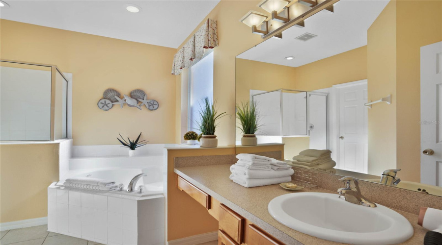 DAVENPORT, Florida 33837, 6 Bedrooms Bedrooms, ,5 BathroomsBathrooms,Residential,For Sale,RUBINO,0,MFRG5090306