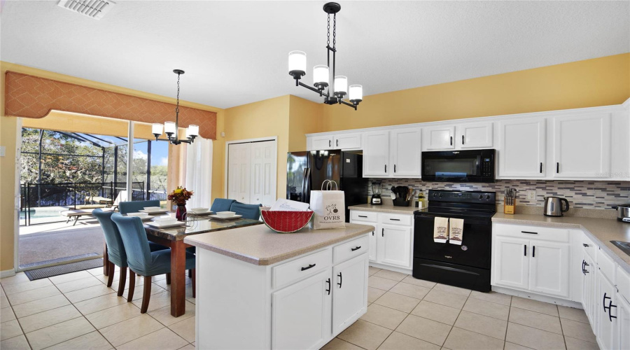 DAVENPORT, Florida 33837, 6 Bedrooms Bedrooms, ,5 BathroomsBathrooms,Residential,For Sale,RUBINO,0,MFRG5090306