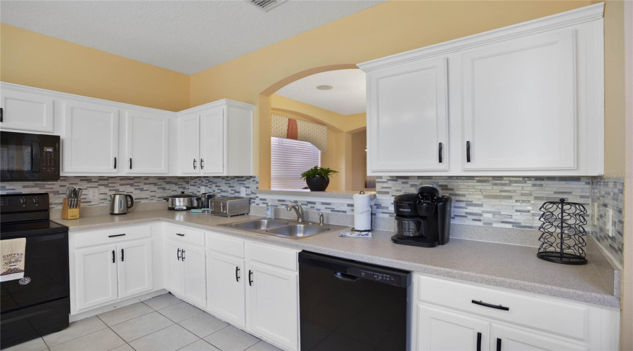 DAVENPORT, Florida 33837, 6 Bedrooms Bedrooms, ,5 BathroomsBathrooms,Residential,For Sale,RUBINO,0,MFRG5090306