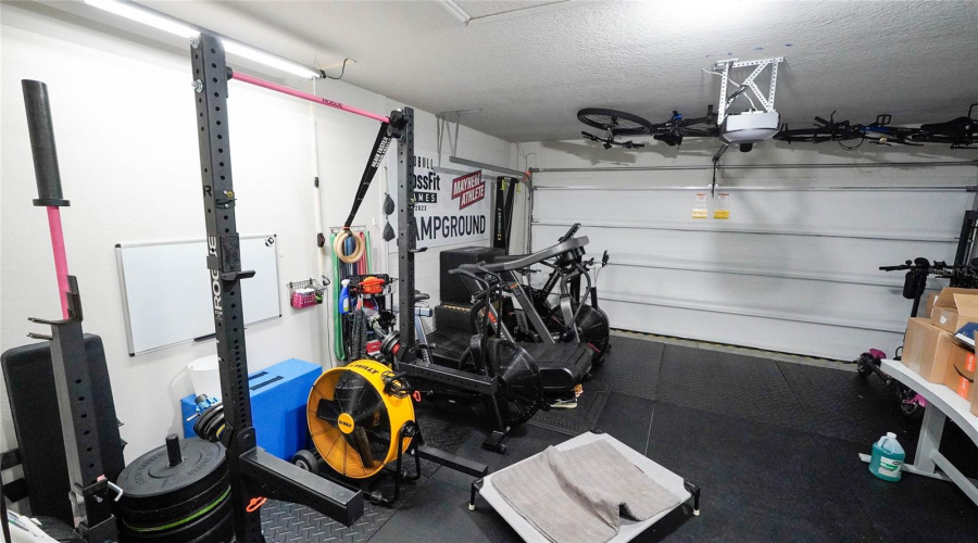 2 car garage (or a gym, or a workshop, or whatever you can imagine!)