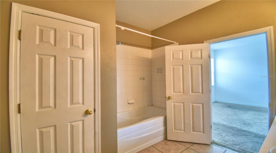 DAVENPORT, Florida 33897, 5 Bedrooms Bedrooms, ,3 BathroomsBathrooms,Residential,For Sale,CANNA,0,MFRP4934573