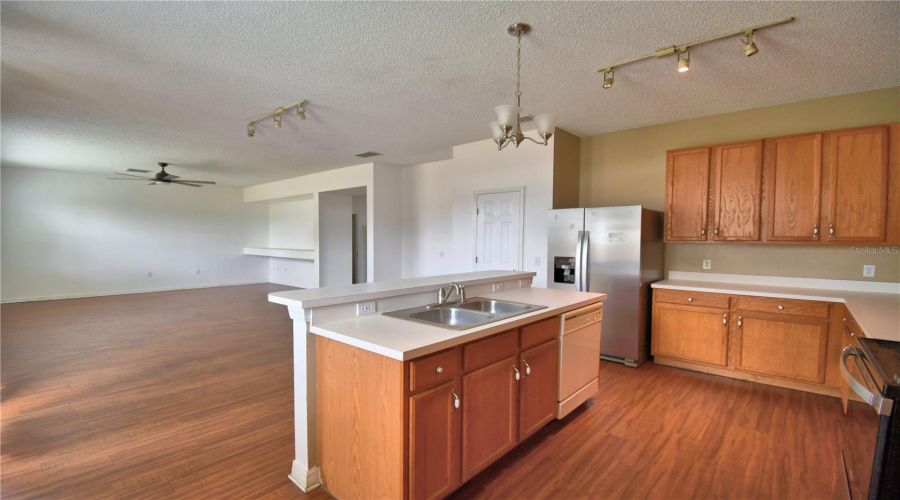 Large kitchen/Dining area/Family room