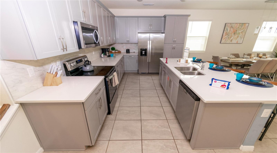 KISSIMMEE, Florida 34747, 5 Bedrooms Bedrooms, ,4 BathroomsBathrooms,Residential,For Sale,TROPICAL PALMS,0,MFRS5131346
