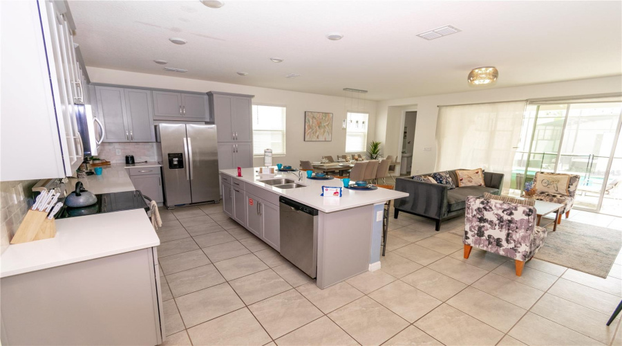 KISSIMMEE, Florida 34747, 5 Bedrooms Bedrooms, ,4 BathroomsBathrooms,Residential,For Sale,TROPICAL PALMS,0,MFRS5131346