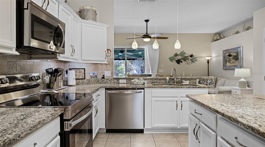DAVENPORT, Florida 33897, 4 Bedrooms Bedrooms, ,2 BathroomsBathrooms,Residential,For Sale,CHURCHILL PARK,0,MFRS5131814