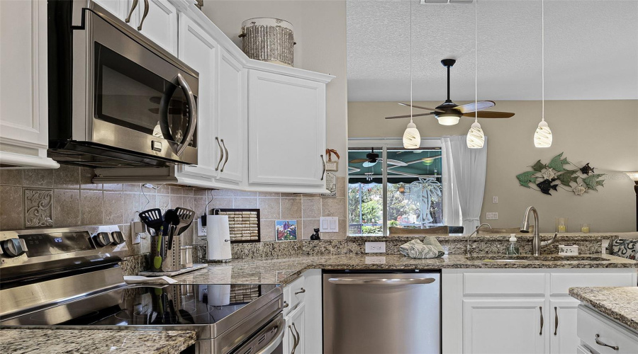 DAVENPORT, Florida 33897, 4 Bedrooms Bedrooms, ,2 BathroomsBathrooms,Residential,For Sale,CHURCHILL PARK,0,MFRS5131814