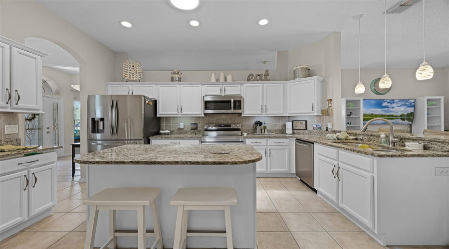 DAVENPORT, Florida 33897, 4 Bedrooms Bedrooms, ,2 BathroomsBathrooms,Residential,For Sale,CHURCHILL PARK,0,MFRS5131814