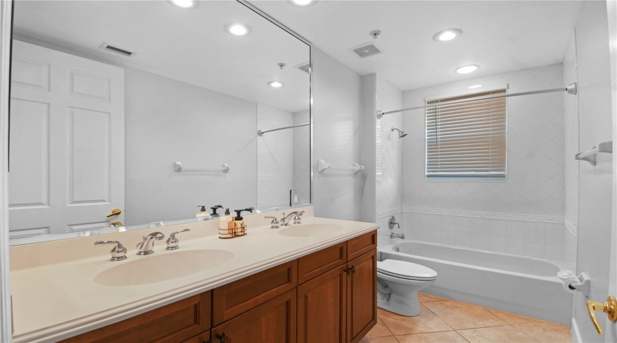 ORLANDO, Florida 32836, 3 Bedrooms Bedrooms, ,2 BathroomsBathrooms,Residential,For Sale,THE ESPLANADE,0,MFRO6331463