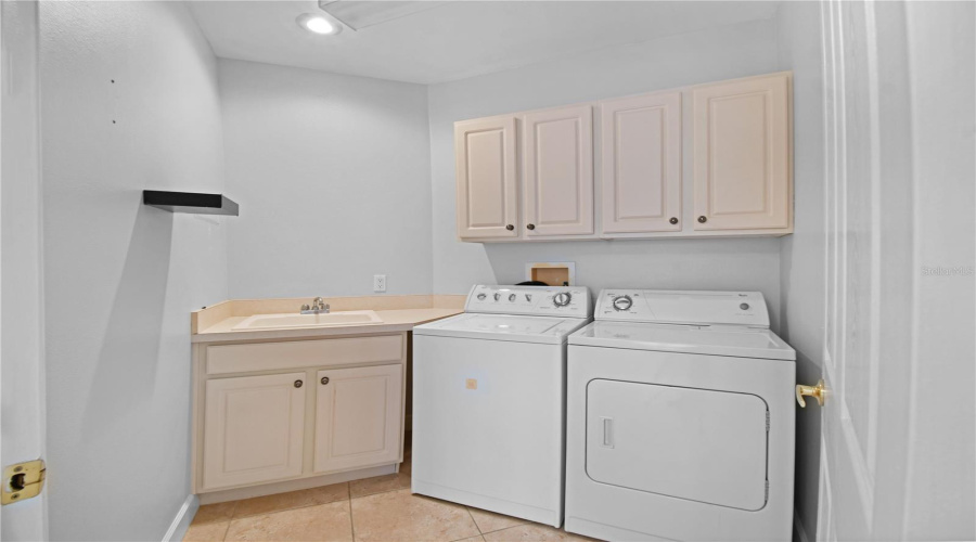 ORLANDO, Florida 32836, 3 Bedrooms Bedrooms, ,2 BathroomsBathrooms,Residential,For Sale,THE ESPLANADE,0,MFRO6331463