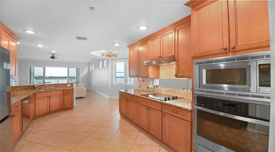ORLANDO, Florida 32836, 3 Bedrooms Bedrooms, ,2 BathroomsBathrooms,Residential,For Sale,THE ESPLANADE,0,MFRO6331463