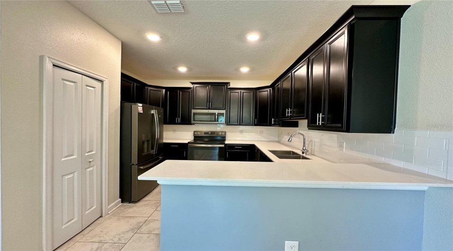 DAVENPORT, Florida 33896, 2 Bedrooms Bedrooms, ,2 BathroomsBathrooms,Residential,For Sale,QUAKER RIDGE,0,MFRO6331701