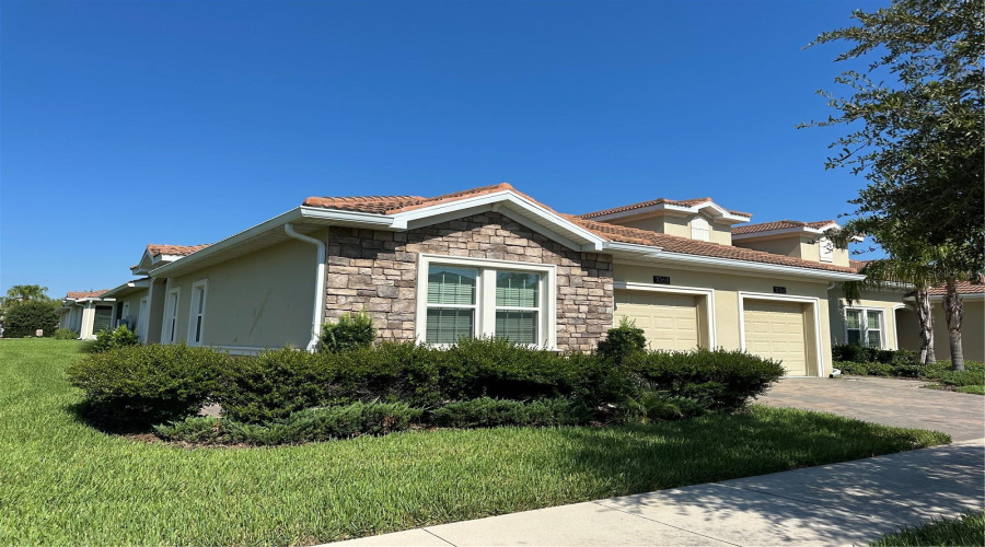 DAVENPORT, Florida 33896, 2 Bedrooms Bedrooms, ,2 BathroomsBathrooms,Residential,For Sale,QUAKER RIDGE,0,MFRO6331701
