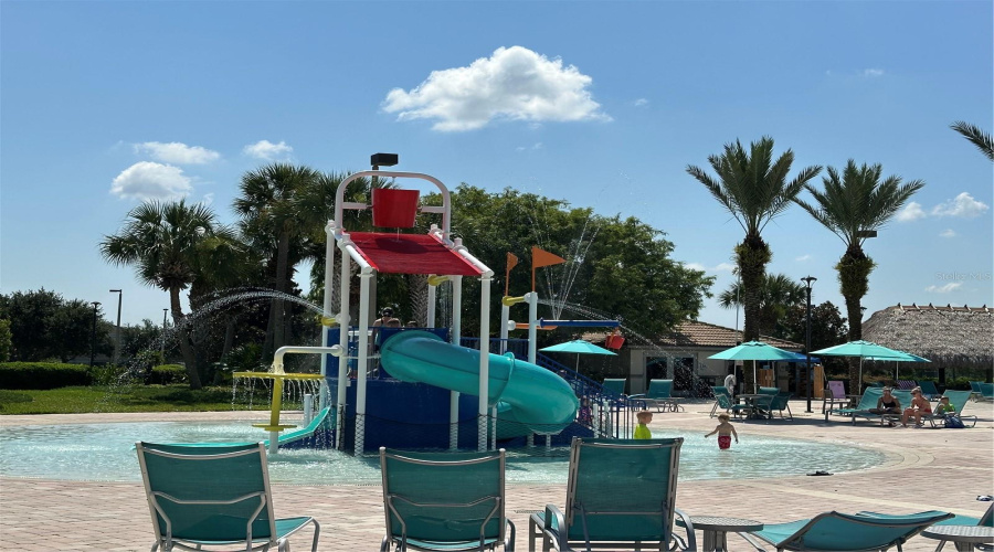 DAVENPORT, Florida 33896, 2 Bedrooms Bedrooms, ,2 BathroomsBathrooms,Residential,For Sale,QUAKER RIDGE,0,MFRO6331701
