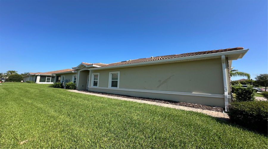 DAVENPORT, Florida 33896, 2 Bedrooms Bedrooms, ,2 BathroomsBathrooms,Residential,For Sale,QUAKER RIDGE,0,MFRO6331701