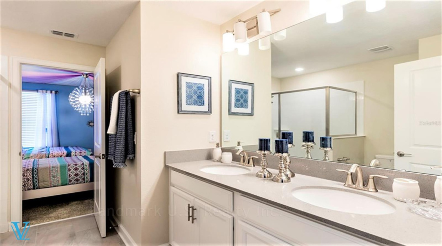 DAVENPORT, Florida 33896, 8 Bedrooms Bedrooms, ,5 BathroomsBathrooms,Residential,For Sale,MAIDSTONE,0,MFRO6330079