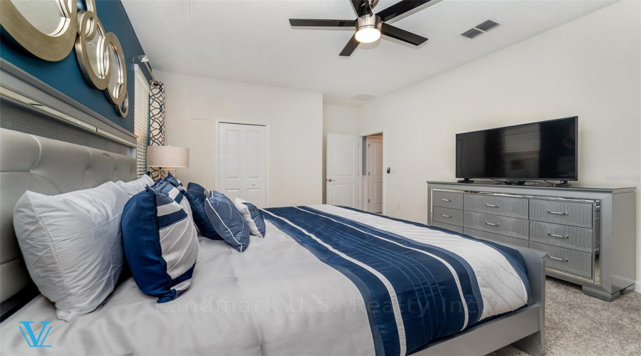 DAVENPORT, Florida 33896, 8 Bedrooms Bedrooms, ,5 BathroomsBathrooms,Residential,For Sale,MAIDSTONE,0,MFRO6330079