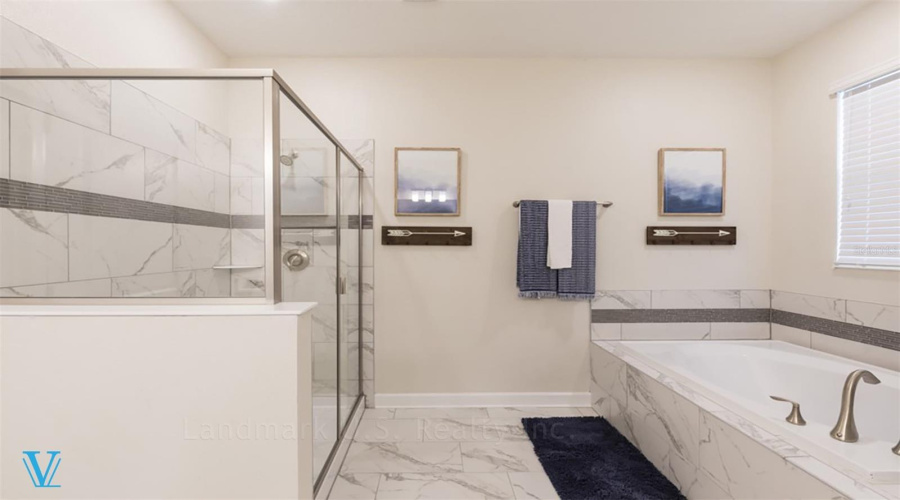 DAVENPORT, Florida 33896, 8 Bedrooms Bedrooms, ,5 BathroomsBathrooms,Residential,For Sale,MAIDSTONE,0,MFRO6330079
