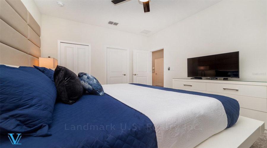 DAVENPORT, Florida 33896, 8 Bedrooms Bedrooms, ,5 BathroomsBathrooms,Residential,For Sale,MAIDSTONE,0,MFRO6330079